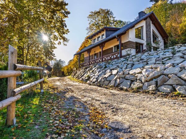 Nový Chalet Husárik pre až 10 osôb s vírivkou v tichom horskom prostredí