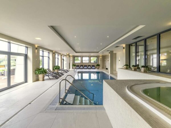Hotel Zbojnicowka*** len 16 minút od hraníc s neobmedzeným wellness a možnosťou vstupu do Termy Bukovina