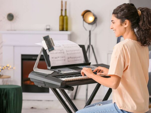 SMART PIANO – výborne hodnotený online kurz klavíra pre začiatočníkov s Viktorom Franekom