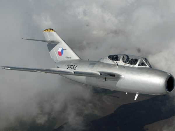 Zoznamovací let českou stíhačkou MiG-15