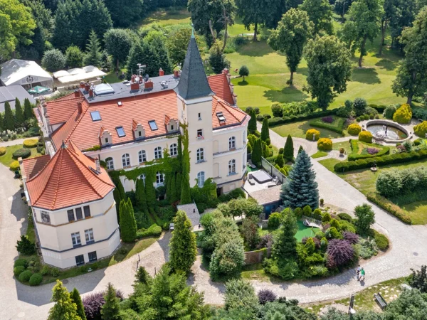 Pobyt na zámku pri Wrocławe: neobmedzený wellness, dobré jedlo aj romantický balíček