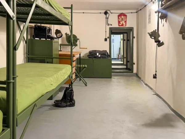 Pobyt v atómovom bunkri pod zámkom Zelená Hora s malou strelnicou a múzeom