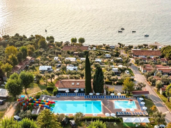 Dovolenka pri Lago di Garda: mobilný domček kúsok od pláže, bazény aj možnosť polpenzie