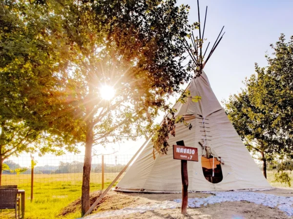 Pobyt v indiánskej dedinke pre 2–4 osoby: nocľah v teepee, raňajky a Offroad Safari jazda