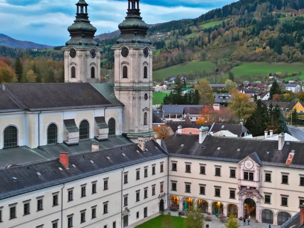 Pobyt v rakúskych Alpách v barokovom hoteli: polpenzia, wellness aj karta výhod
