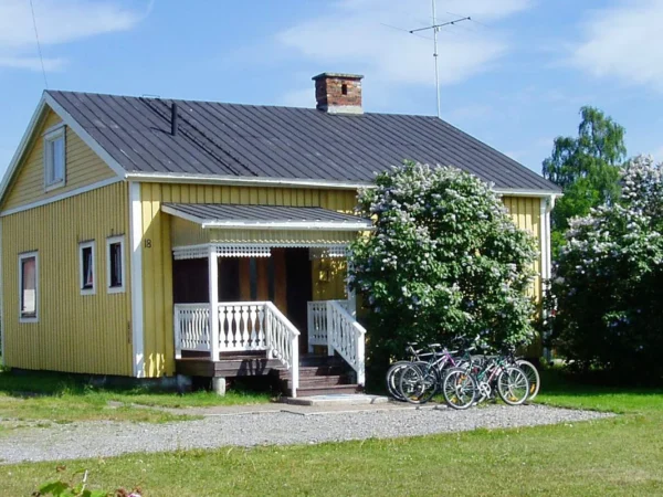 Za polárnou žiarou a krásami Botnického zálivu: prenájom domčeka pre 2-11 osôb, zapožičanie bicyklov, loďky, kajakov, český majiteľ