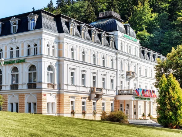 4* luxusný hotel v centre Mariánskych Lázní: polpenzia, neobmedzený wellness aj procedúry