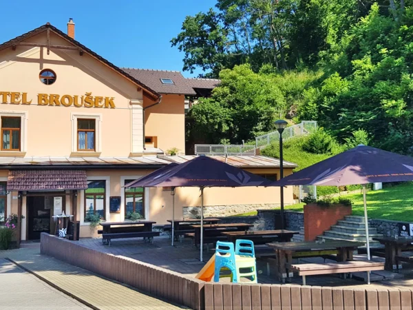 Moravský kras ako na dlani: pobyt s raňajkami či polpenziou a fľašou vína