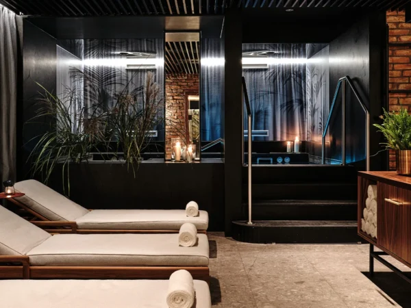 5* pobyt v centre Vroclavu: zámocký hotel ocenený michelinským sprievodcom, wellness aj raňajky