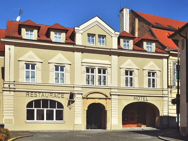 Český raj na pohľad: hotel v historickom centre Mladej Boleslavi, raňajky, výlety