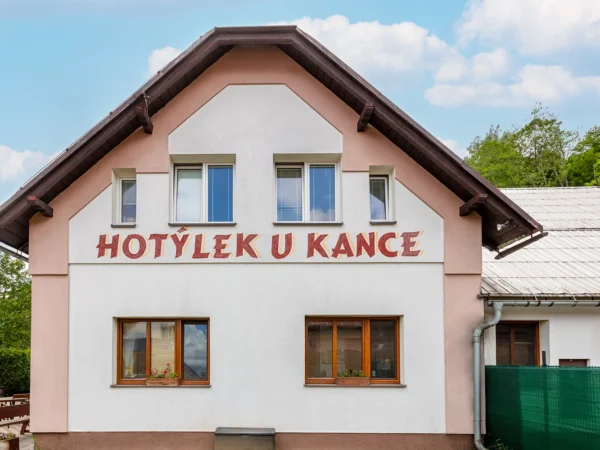 Pobyt v Lipovej-Lázňach: raňajky alebo polpenzia, trekingové palice a pivo Kanec