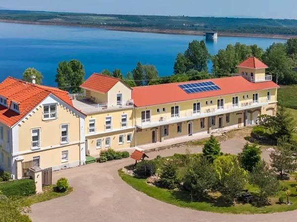 Pobyt pri Nechranickej priehrade: penzión s raňajkami, možnosť súkromnej degustácie vín