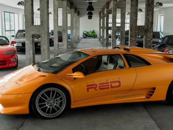 DOUBLE RED CARS MUSEUM: Vstupy do najväčšieho múzea áut v strednej Európe