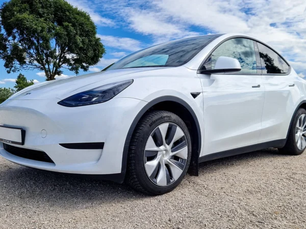 30 až 180 minút čistého pôžitku: Zážitková jazda na vozidle TESLA MODEL Y s inštruktorom