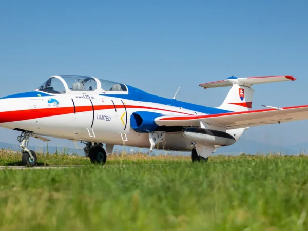 Adrenalínom nabitý let stíhačkou L-29 DELFÍN vrátane akrobacie vo vzduchu!
