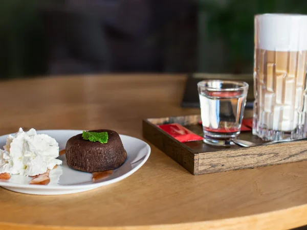OakAcoustics coffee bar: Káva s lávovým koláčikom alebo pivo s pizzou