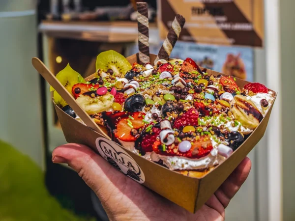Najlepšie waffle široko ďaleko: Bubble Waffle s náplňou, posýpkou a toppingom podľa výberu
