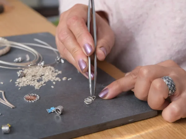 Naučte sa vyrábať šperky z unikátneho materiálu – Art Clay striebra