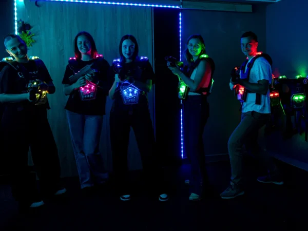 Laser game, virtuálna realita pre 2 osoby, digitálna autodráha a iné hry pre viacero hráčov