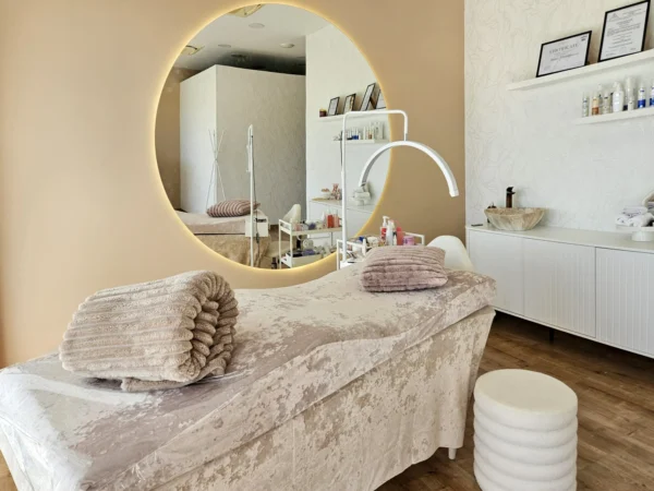 Laminácia obočia alebo lash lifting s vitamínovou výživou