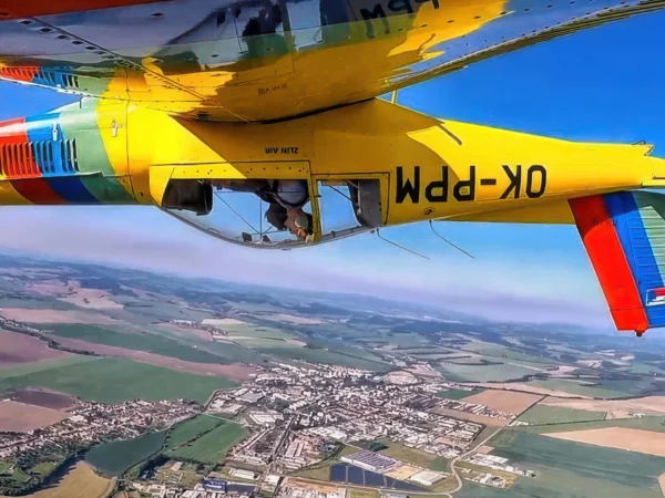 Tanec v oblakoch plný adrenalínu: akrobatický let lietadlom Zlín Z-142