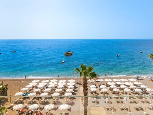 Relax na Sicílii neďaleko Taorminy: 4* hotel pri pláži, raňajky alebo polpenzia a bazén