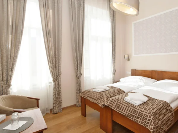 Relaxačný pobyt v Karlových Varoch: raňajky a vstup do bazénov a sáun v hoteli Thermal