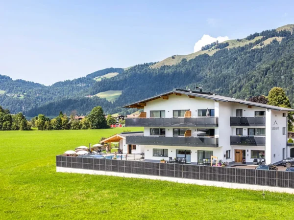 Dovolenka v Tirolsku: moderný apartmán pri jazere Walchsee s raňajkami a kartou výhod