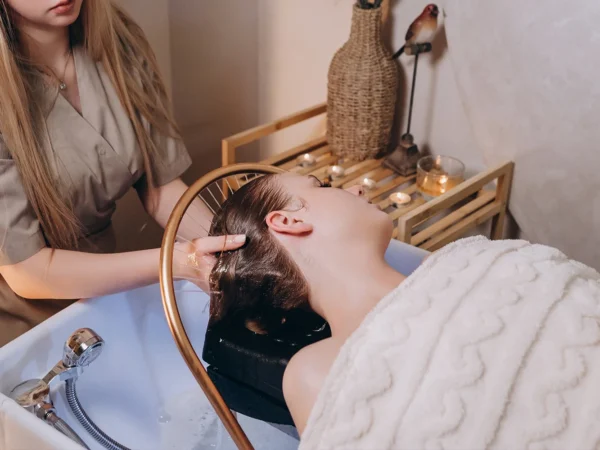 Head spa: zdravie pre vaše vlasy, uvoľnenie a hlboký relax