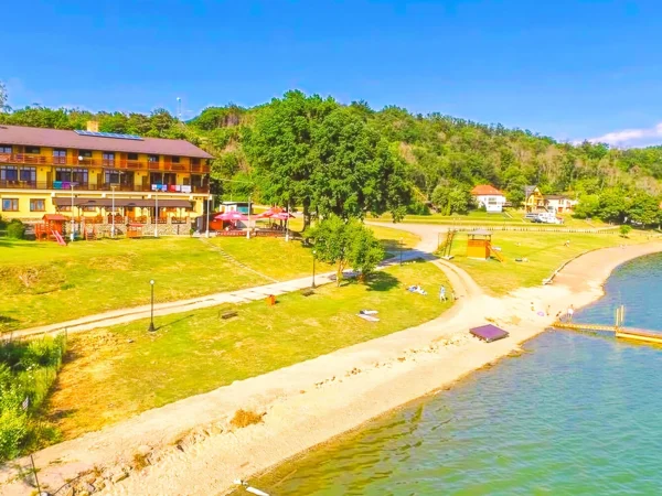 Pobyt s raňajkami alebo polpenziou a saunou pri slovenskom mori
