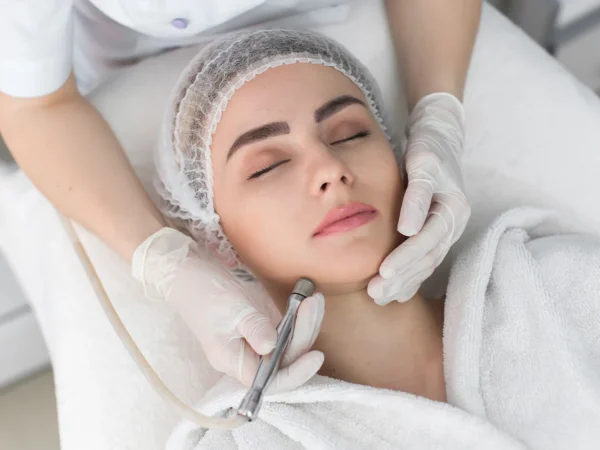 Balíčky kozmetických ošetrení pre krásnu a vitálnu pleť: Medikálna dermabrázia, studená plazma, mezoterapia a ďalšie