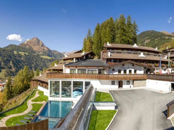 Matrei v Tirolsku: hotel priamo na svahu, polpenzia aj wellness s infinity bazénom