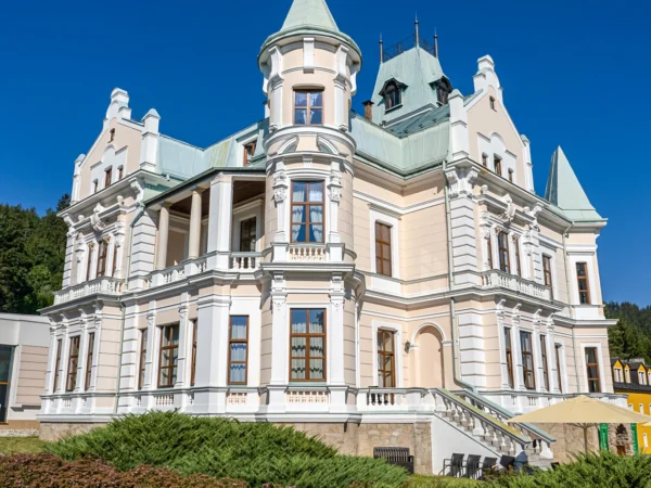 Luxusné chateau v Karlových Varoch s jedlom a neobmedzeným wellness