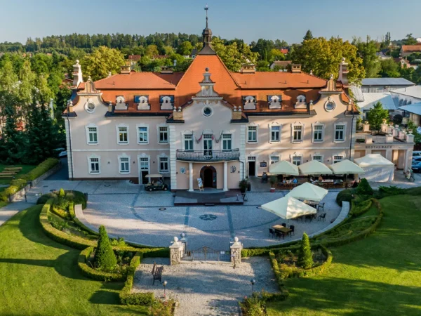 Kúzelný pobyt na zámku Berchtold: raňajky, večera, wellness aj prehliadka