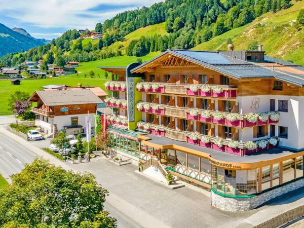 Dovolená v rakúskom Saalbachu: 4* hotel s polpenziou, saunový svet, turistický raj