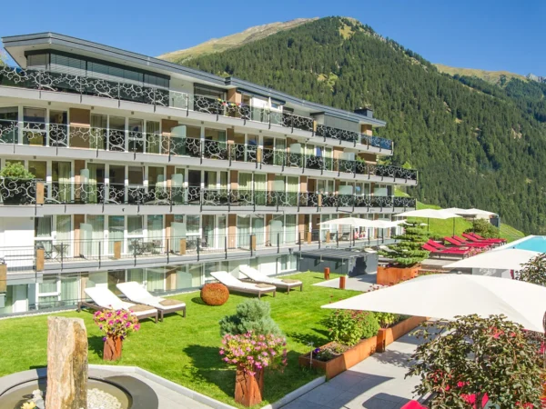 Horský hotel v Ischgli: polpenzia plus, luxusné wellness, karta výhod a 2 deti zdarma