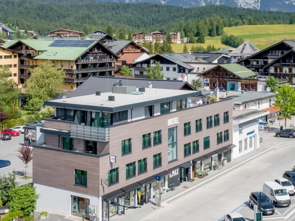 Boutique hotel v Seefelde: strešné wellness a raňajky, v zime lyže, v lete kúpanie v jazere