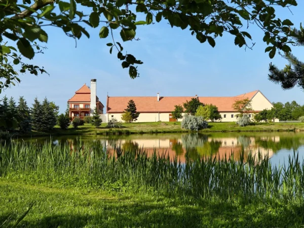 Zažite život zvierat: pobyt v Safari Resorte s raňajkami a Offroad Safari jazdou
