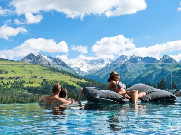 Alpský rezort priamo pri Zillertal Arene: polpenzia, neobmedzený wellness, vybavenie pre rodiny aj karta výhod