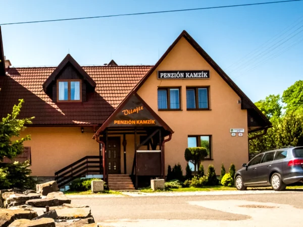 Dovolenka na čerstvom vzduchu pod Tatrami v Penzióne Kamzík*** s turistikou, relax zónou aj polpenziou