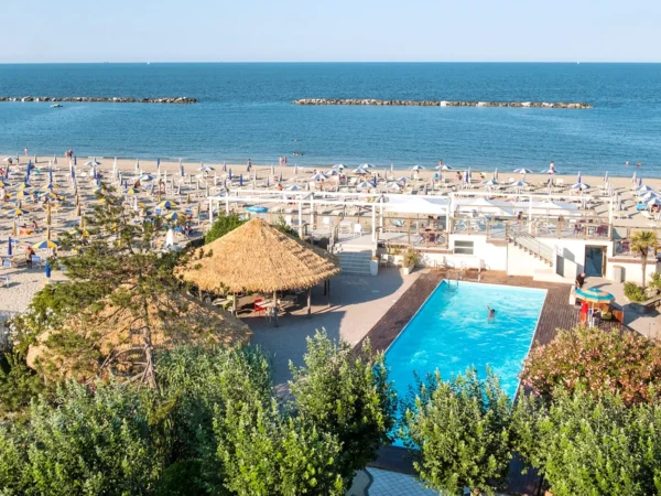 Leto v talianskej Ravenne: hotel pri mori, all inclusive, neobmedzené nápoje, vonkajší bazén a zábava