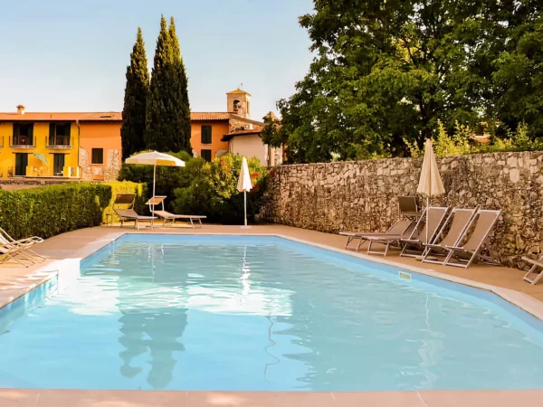 Hotel s bazénom, wellness a polpenziou pri Lago di Garda len 150 m od vychýrenej pláže La Romantica
