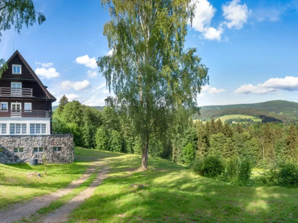 Aktívna dovolenka v Orlických horách pre pár aj rodinu: retro izba, štúdio alebo apartmán s kuchynkou