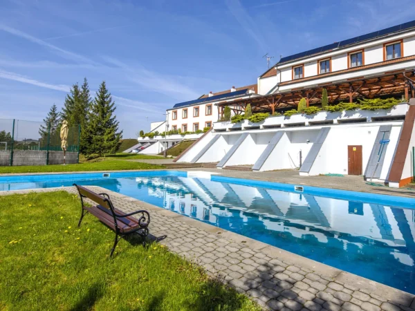 Za krásami Křivoklátska: hotel s raňajkami alebo polpenziou, wellness aj bowlingom a vínom