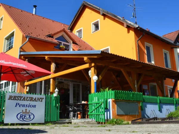 Pohoda priamo pri Lipne: izba alebo apartmán v penzióne, raňajky alebo polpenzia