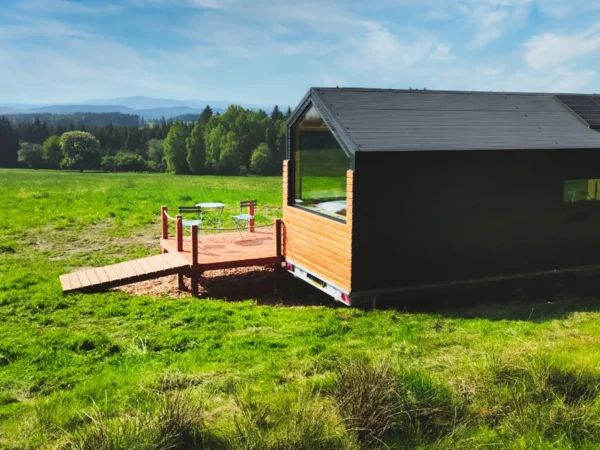 Skryte sa pred ruchom miest: krásny tiny house na samote neďaleko Lipna