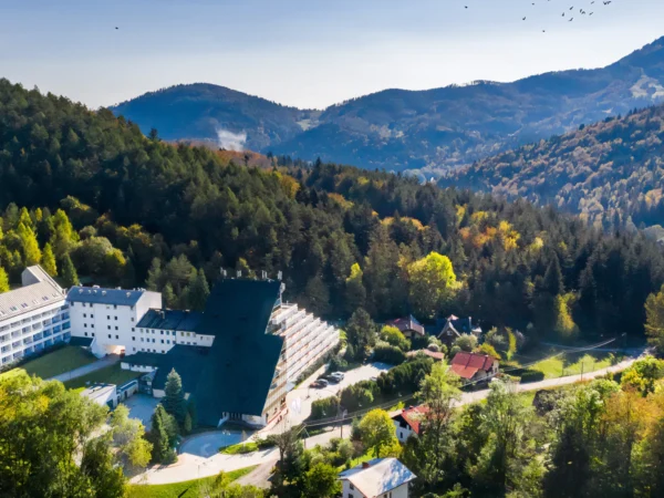 Rodinná dovolenka v poľských Beskydách: horský hotel s jedlom, wellness a animáciami pre deti