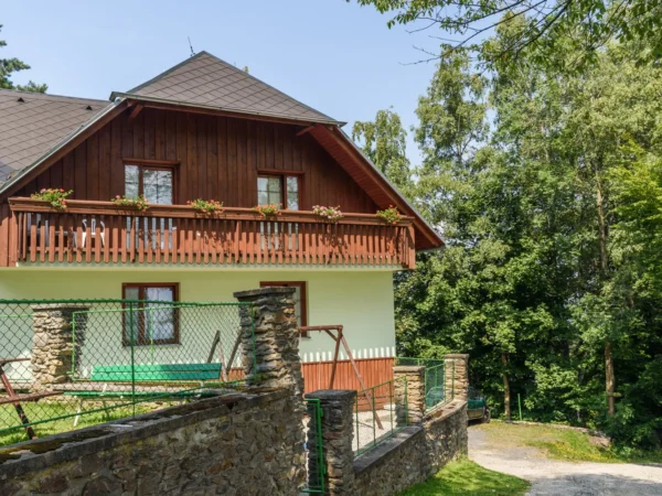Pobyt na Šumave: vybavené apartmány, až 3 deti do 14,9 rokov zdarma