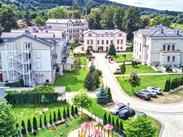 Luxusný hotel v kúpeľnom meste v poľských Jizerkách: neobmedzený wellness, jedlo, detské herne