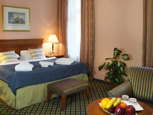 Oddych v Karlových Varoch: kúpeľný hotel s raňajkami alebo polpenziou, procedúrami a saunou
